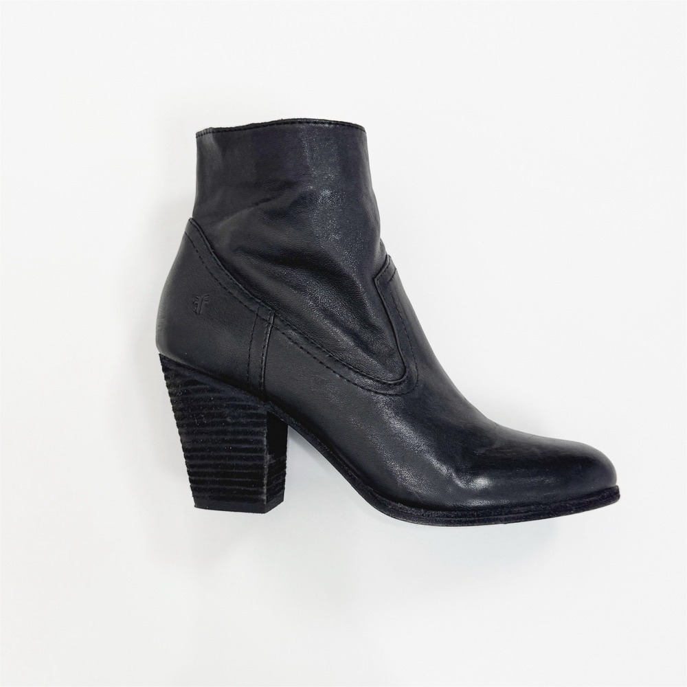 Frye Boots Women 9.5 Black Leather Ankle Bootie Zip Close Block Heel Western